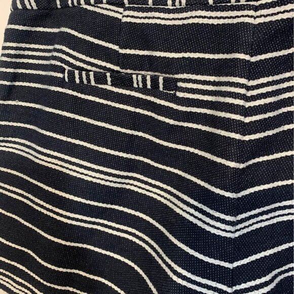 BANANA Republic shorts. Size 12 cotton/poly blend. navy/white. - Picture 6 of 7